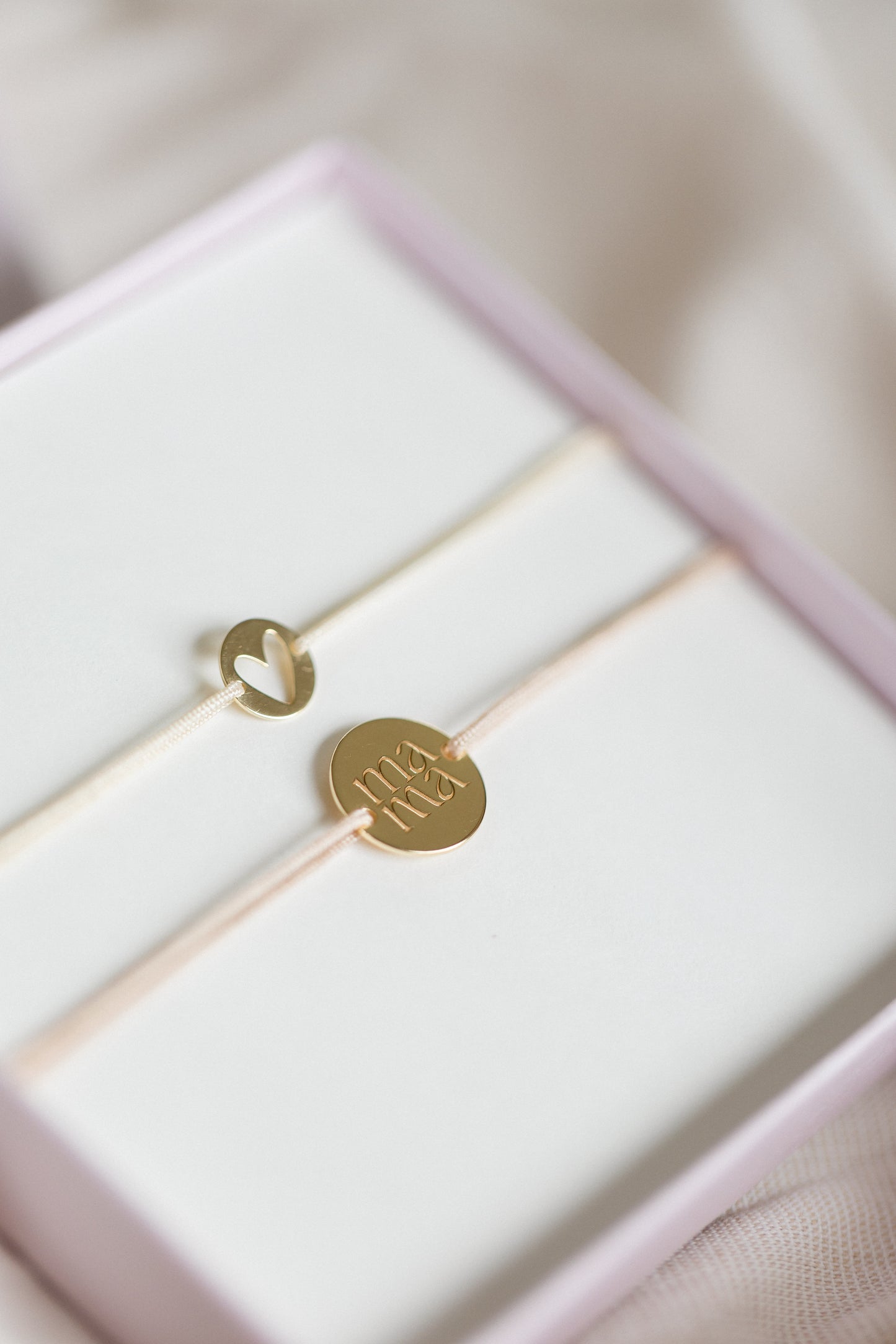 Mama & Herz – zartes Armbandset mit Schachtel in zwei Farben