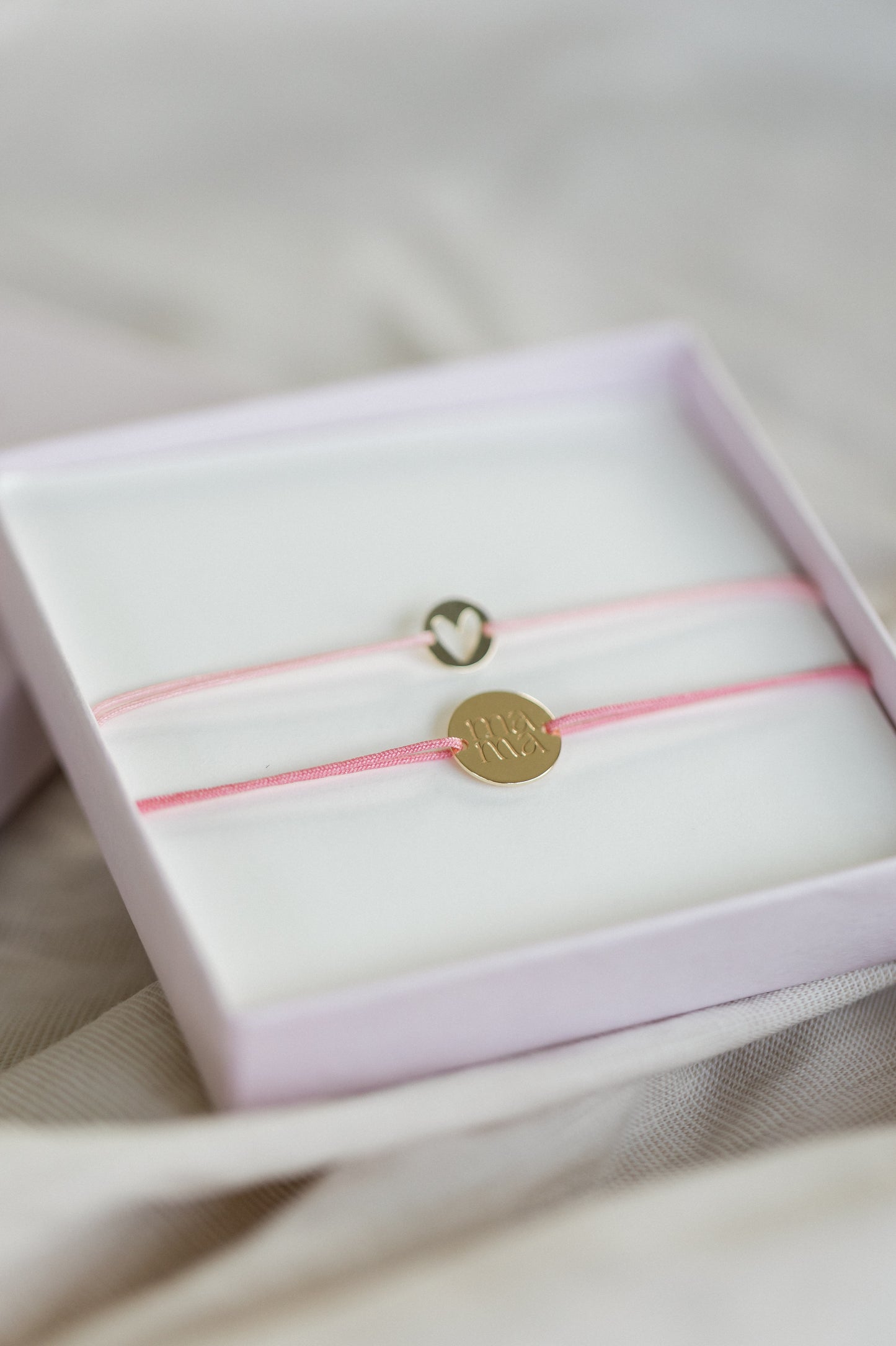 Mama & Herz – zartes Armbandset mit Schachtel in zwei Farben
