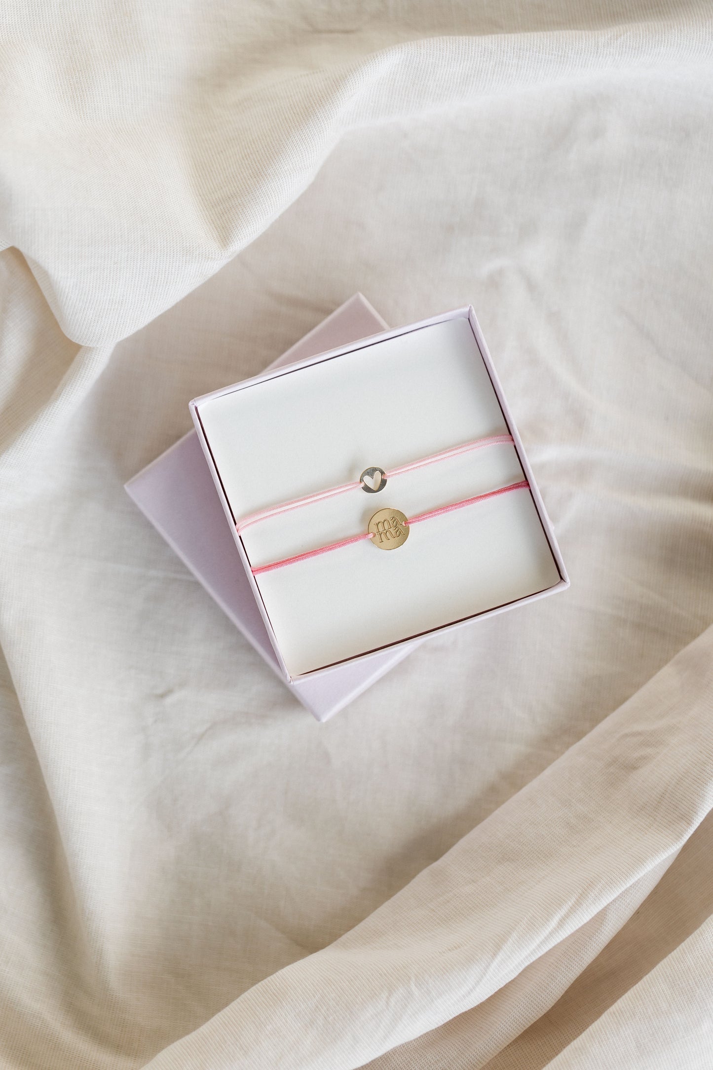 Mama & Herz – zartes Armbandset mit Schachtel in zwei Farben