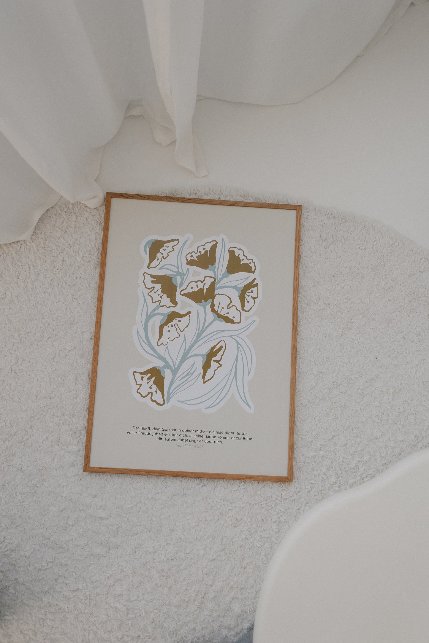 Der Herr ist in deiner Mitte - beiges Poster in 50x70 cm