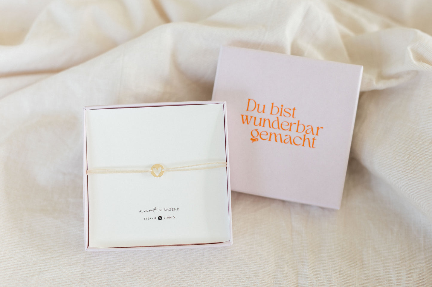 Du bist wunderbar gemacht – zartes goldenes Herzarmband in zwei Farben