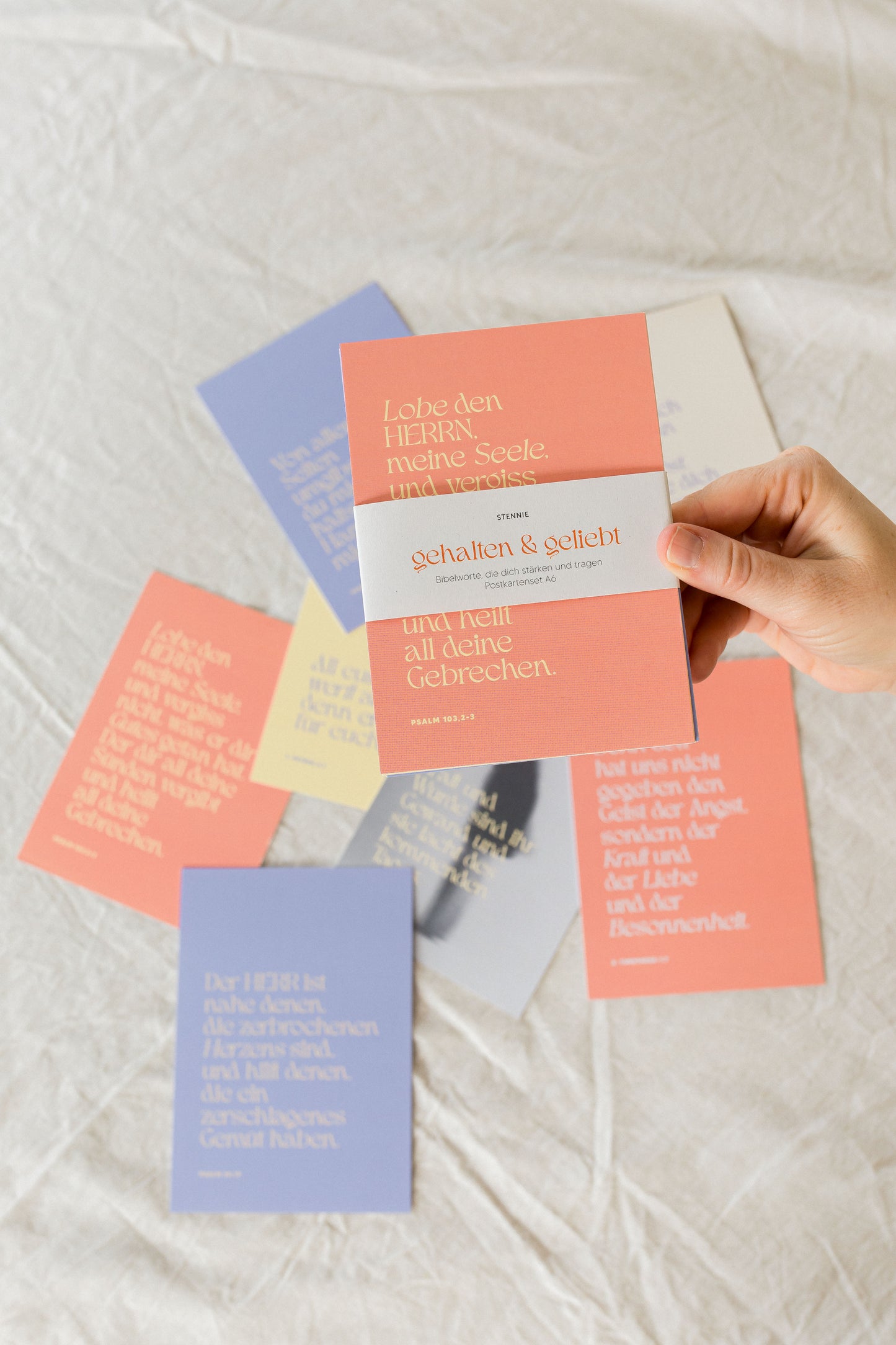 Gehalten & geliebt - Postkartenset "Buttermilkyellow" mit 7 Postkarten mit starken Worten
