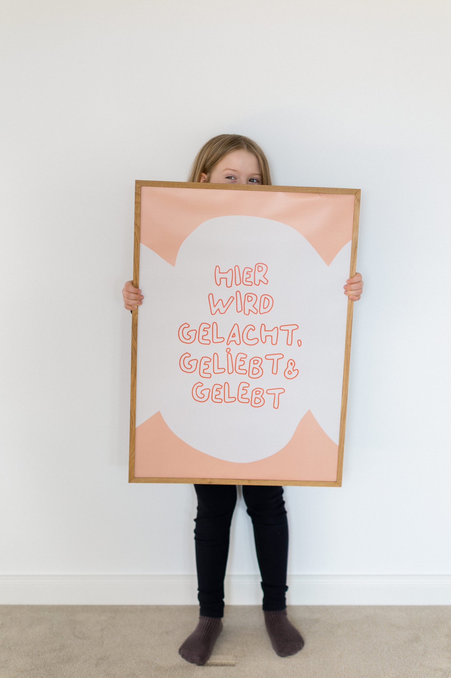 Hier wird gelacht, gelebt und geliebt - Poster 50x70 cm