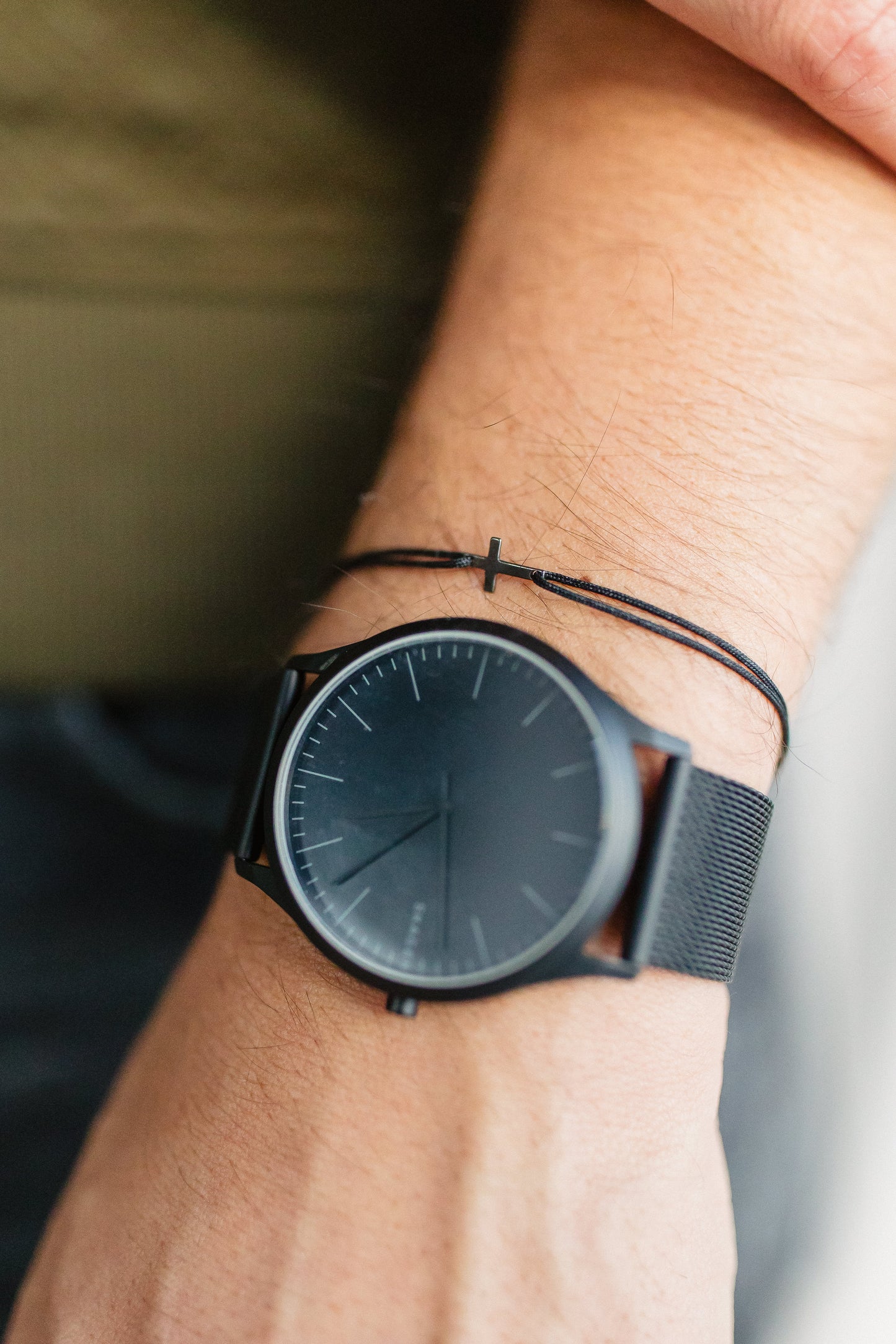 Schwarzes Armband Kreuz mit Karte