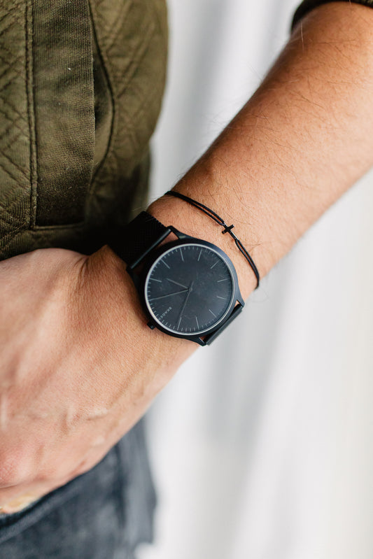 Schwarzes Armband Kreuz mit Karte