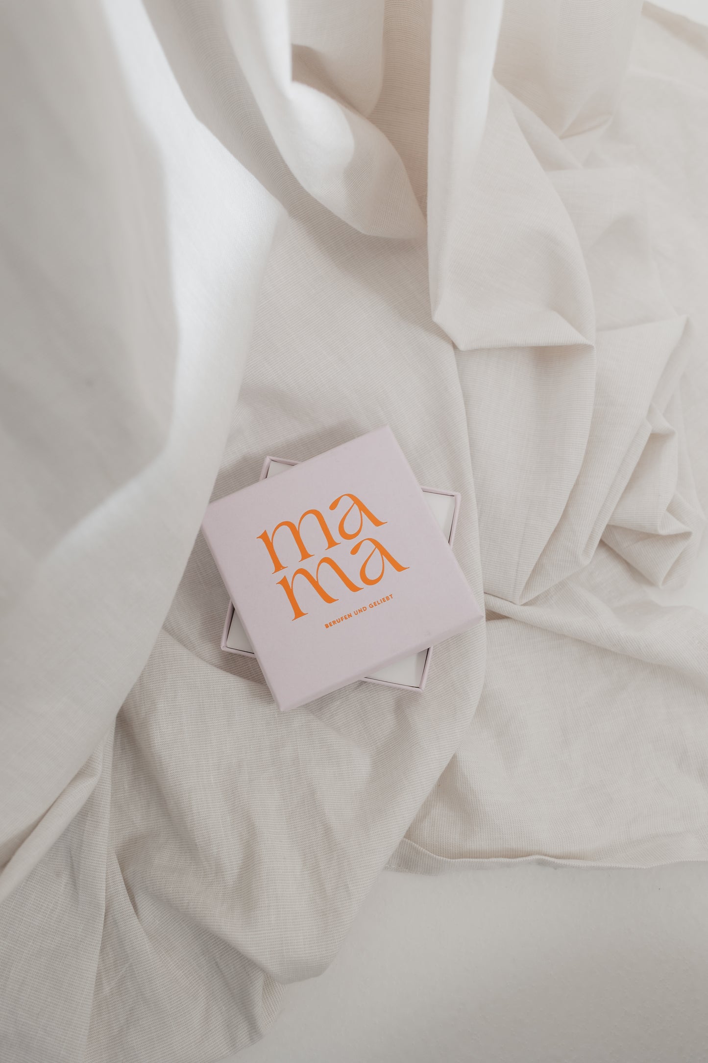 Mama – zartes Armband in Geschenkbox - Zwei Farben