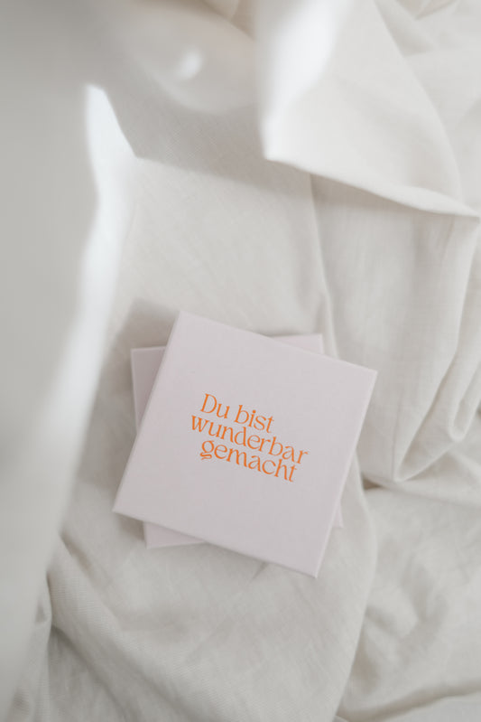 Du bist wunderbar gemacht – zartes goldenes Herzarmband in zwei Farben