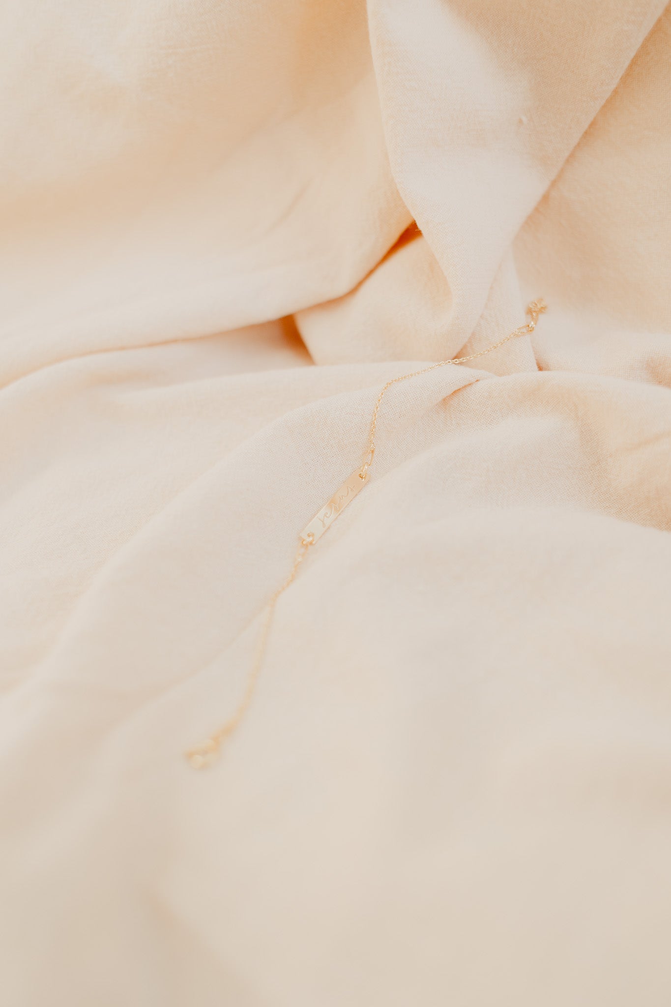 Zartes Jesus Armband - gold