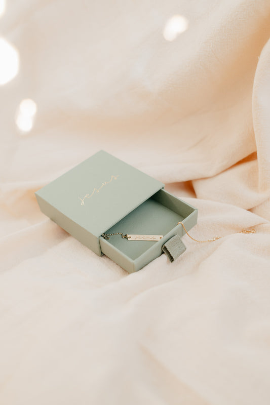 Zartes Jesus Armband - gold