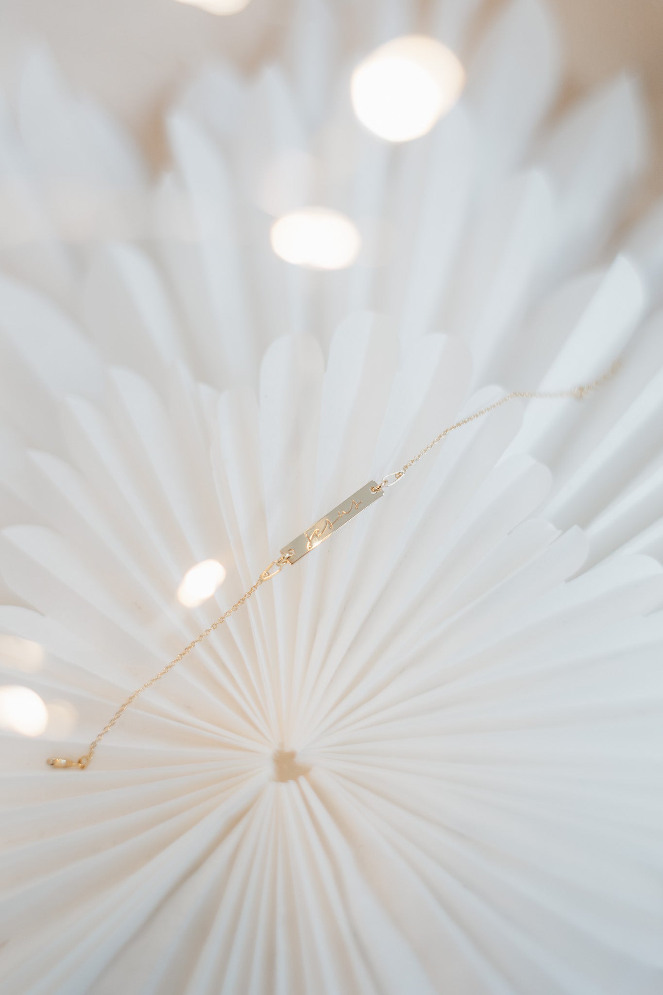 Zartes Jesus Armband - gold