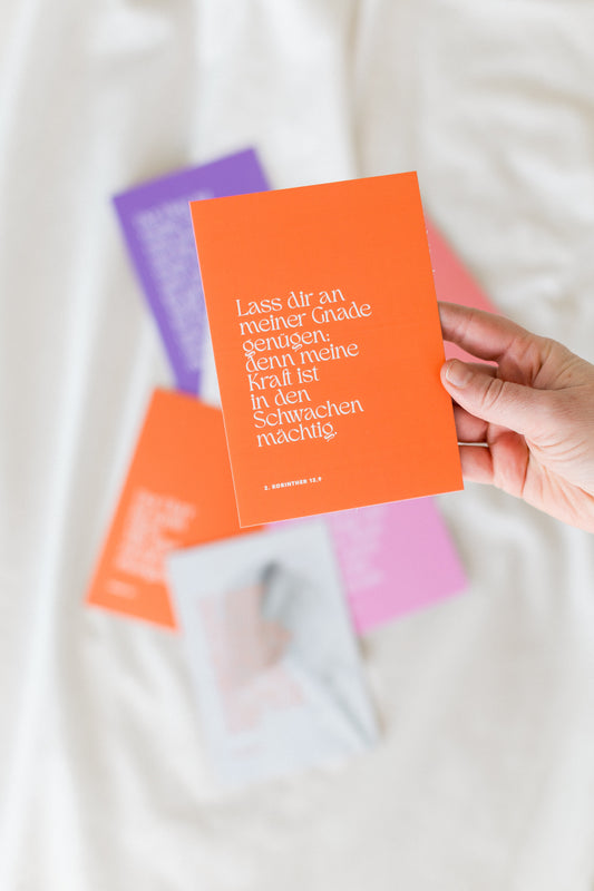 Gehalten & geliebt - Postkartenset "red" mit 7 Postkarten mit starken Worten