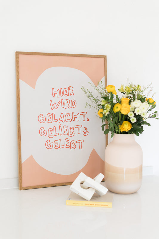 Hier wird gelacht, gelebt und geliebt - Poster 50x70 cm