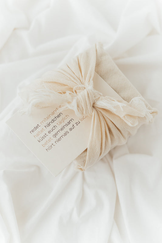 Hört niemals auf zu lachen - Postkarte A6 auf Schilfpapier