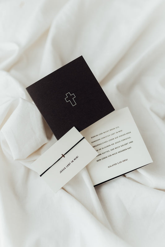 Schwarzes Armband Kreuz mit Karte